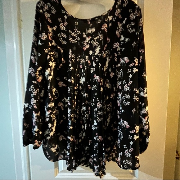 Floral pleat-back long sleeve top - Picture 2 of 6